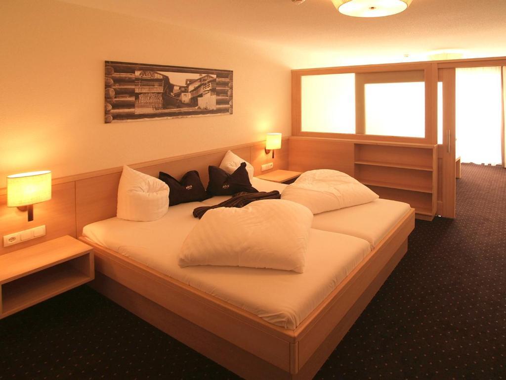 Hotel Roeck Garni فس الغرفة الصورة
